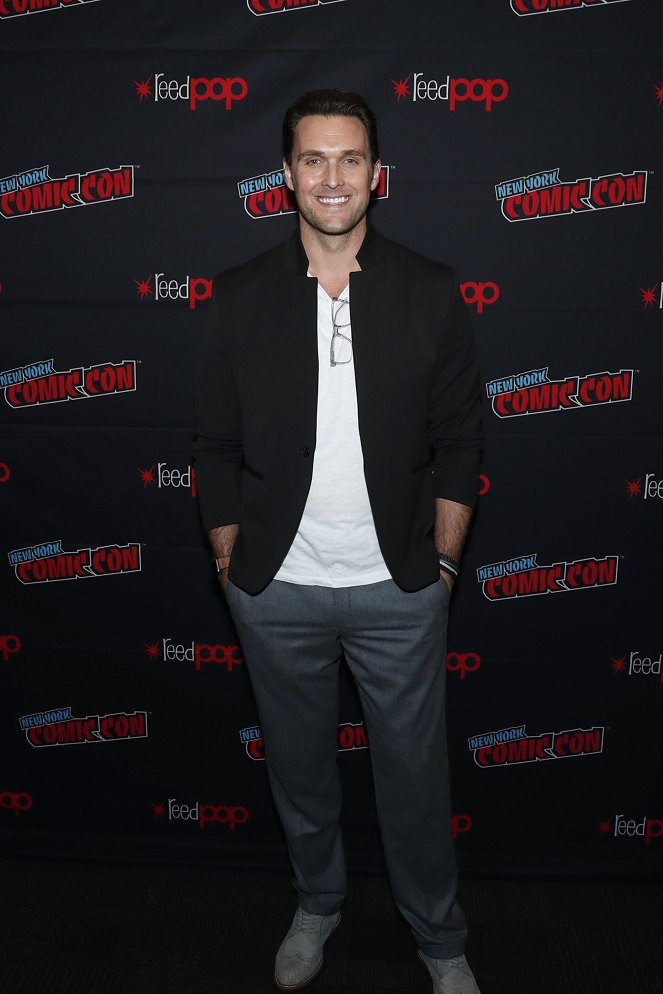 Emergence - De eventos - The cast of ABC’s character-driven genre thriller, “Emergence,” attend 2019 New York Comic-Con