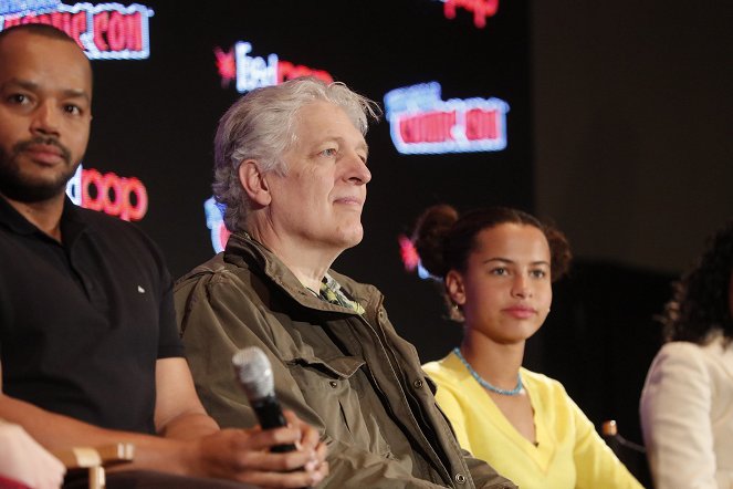 Emergence - Events - The cast of ABC’s character-driven genre thriller, “Emergence,” attend 2019 New York Comic-Con