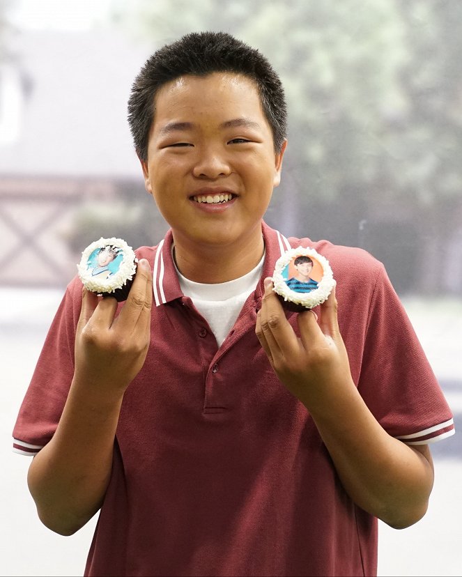 Fresh Off the Boat - College - Van de set - Hudson Yang