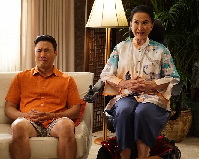 Fresh Off the Boat - College - Van film - Randall Park, Lucille Soong
