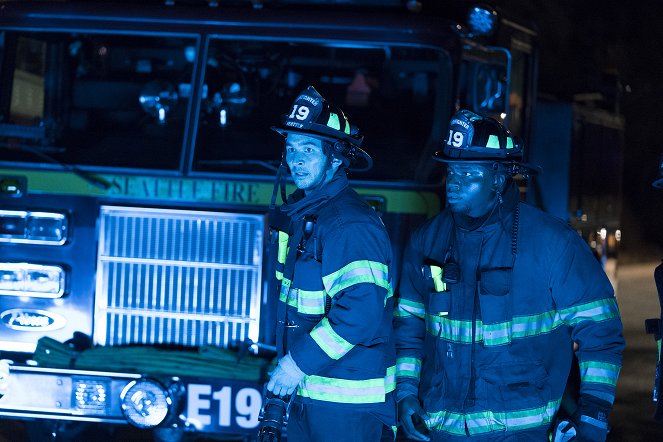 Station 19 - Pas de fumée sans feu - Film - Jay Hayden, Okieriete Onaodowan