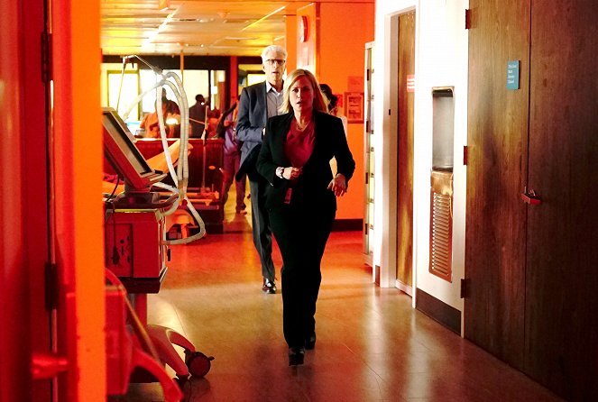 CSI: Cyber - Season 2 - Hack E.R. - Photos - Ted Danson, Patricia Arquette
