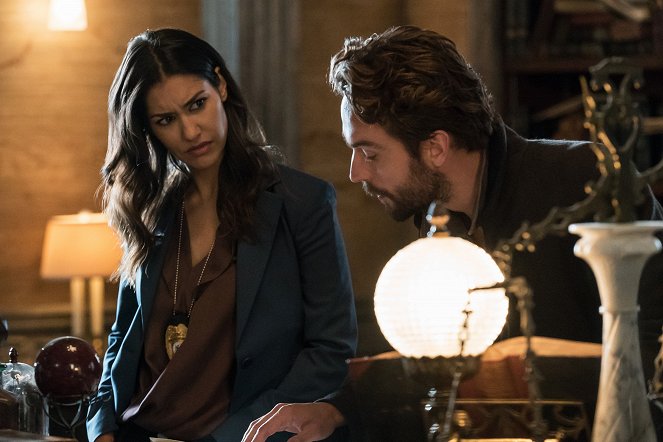 Ospalá díra - Série 4 - Kolumbie - Z filmu - Janina Gavankar, Tom Mison