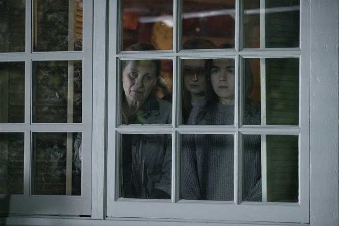 The Silence - Van film - Kate Trotter, Miranda Otto, Kiernan Shipka