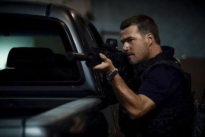 NCIS: Los Angeles - Season 11 - Decoy - Photos - Chris O'Donnell