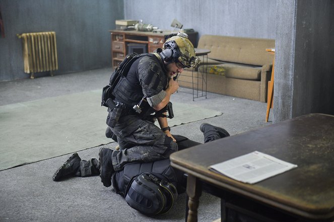 SEAL Team - Ein neuer Kommandant - Filmfotos - Max Thieriot