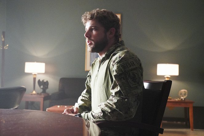 SEAL Team - Theory and Methodology - Van film - Max Thieriot