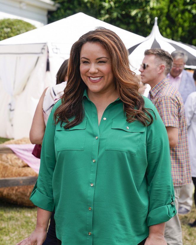 American Housewife - Bed, Bath & Beyond Our Means - Photos - Katy Mixon
