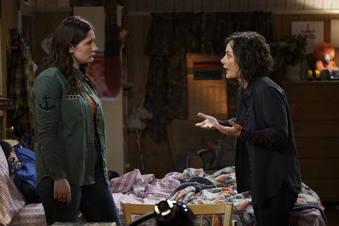 The Conners - Film - Emma Kenney, Sara Gilbert