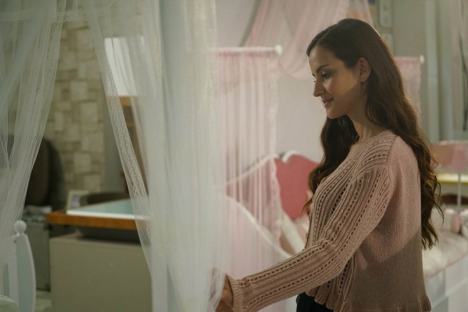 Lifeline - Episode 6 - Photos - İrem Helvacıoğlu