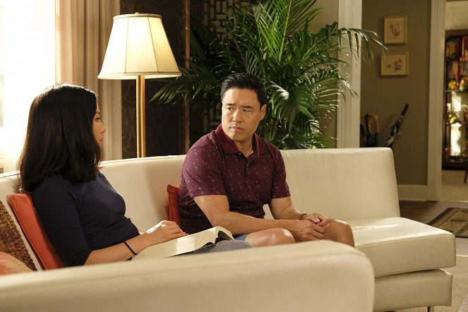 Fresh Off the Boat - Ruhestand? Wieso Ruhestand? - Filmfotos - Constance Wu, Randall Park