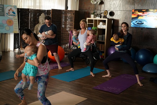 Modern Family - Season 11 - Perfect Pairs - Photos - Julie Bowen