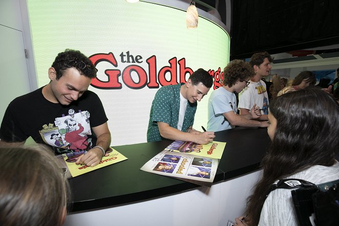 Schooled - Season 2 - Z akcií - THE GOLDBERGS’ Sean Giambrone, Troy Gentile and Sam Lerner and SCHOOLED’S Brett Dier sign autographs for their fans at the ABC booth at 2019 COMIC-CON in anticipation of the season premiere of both hit comedies on Wednesday, September 25, 2019