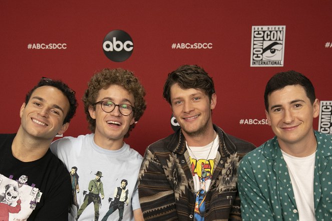 Schooled - Season 2 - De eventos - THE GOLDBERGS’ Sean Giambrone, Troy Gentile and Sam Lerner and SCHOOLED’S Brett Dier sign autographs for their fans at the ABC booth at 2019 COMIC-CON in anticipation of the season premiere of both hit comedies on Wednesday, September 25, 2019