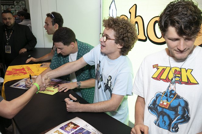 Schooled - Season 2 - Veranstaltungen - THE GOLDBERGS’ Sean Giambrone, Troy Gentile and Sam Lerner and SCHOOLED’S Brett Dier sign autographs for their fans at the ABC booth at 2019 COMIC-CON in anticipation of the season premiere of both hit comedies on Wednesday, September 25, 2019