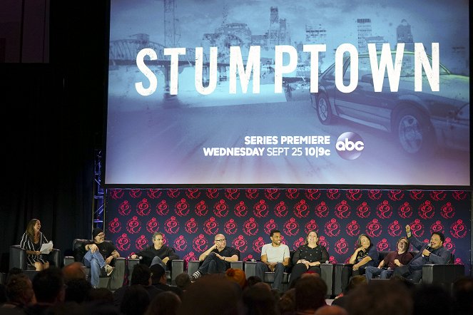 Stumptown - Evenementen - The cast and EPs, joined by executive producer and author of the “Stumptown” graphic novels, Greg Rucka, participate on a panel moderated by KATU’s Wesleigh Ogle at Rose City Comic-Con in Portland, Oregon in anticipation of the series premiere on Wednesday, September 25, 2019