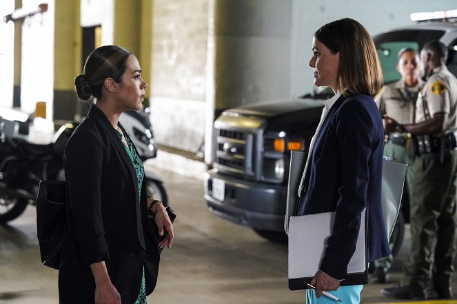 All Rise - Season 1 - A View from the Bus - Photos - Jessica Camacho, Suzanne Cryer