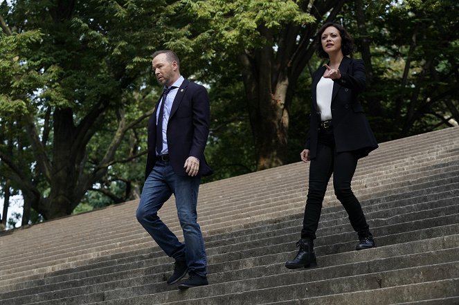 Blue Bloods - Crime Scene New York - The Real Deal - Photos - Donnie Wahlberg, Marisa Ramirez