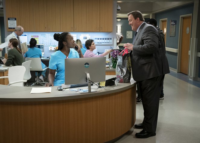 Bob Hearts Abishola - Pilot - Do filme - Folake Olowofoyeku, Billy Gardell