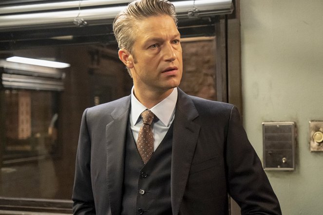 Law & Order: Special Victims Unit - The Darkest Journey Home - Photos - Peter Scanavino