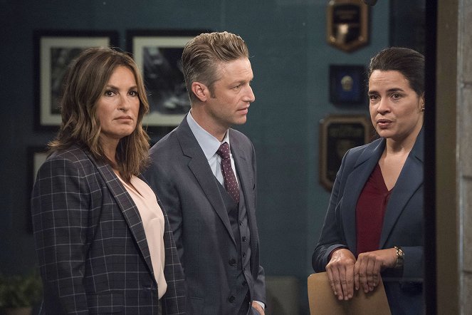 Law & Order: Special Victims Unit - Down Low in Hell's Kitchen - Photos - Mariska Hargitay, Peter Scanavino