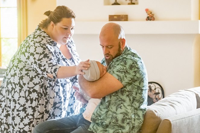 This Is Us - The Pool: Part Two - Film - Chrissy Metz, Chris Sullivan