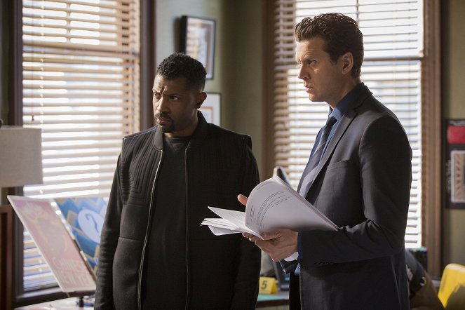 Angie Tribeca - Season 2 - Contains Graphic Designer Violence - Photos - Deon Cole, Hayes MacArthur