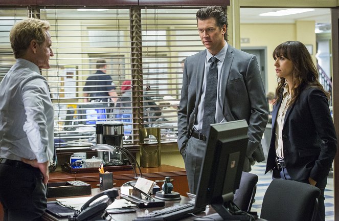 Angie Tribeca - Season 1 - Inside Man - Photos - Jere Burns, Hayes MacArthur, Rashida Jones