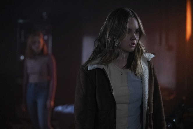 Light as a Feather - ...White as a Ghost - Van film - Liana Liberato