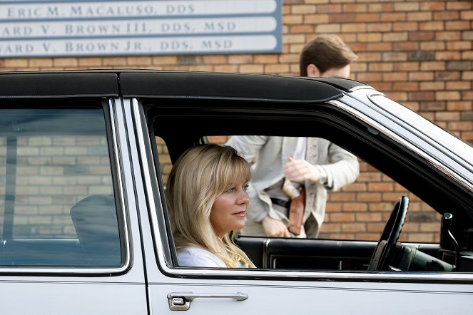 On Becoming a God in Central Florida - Flint Glass - Photos - Kirsten Dunst