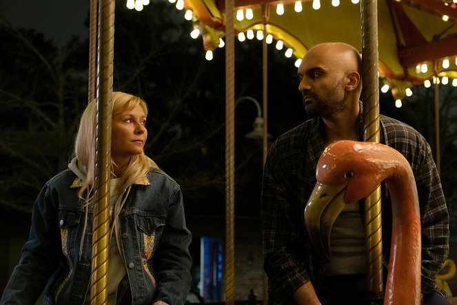 On Becoming a God in Central Florida - Birthday Party - Filmfotók - Kirsten Dunst, Usman Ally