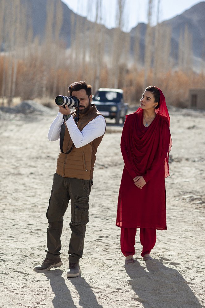 Bard of Blood - Liebe alle, vertraue wenigen, tue niemandem Unrecht - Filmfotos - Emraan Hashmi, Kirti Kulhari