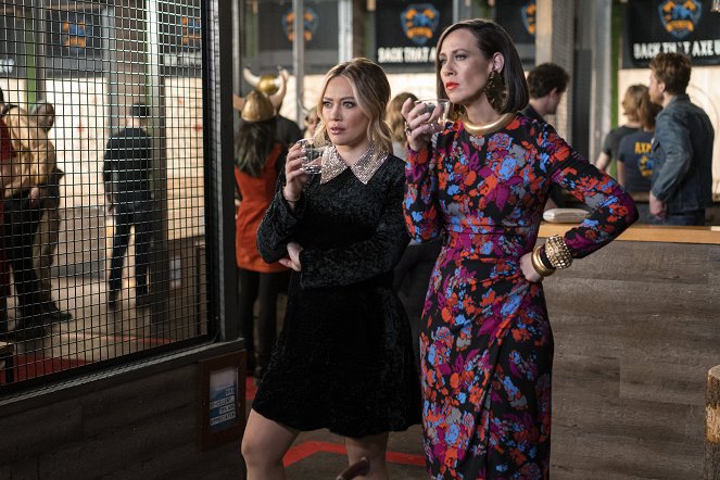 Younger - Stiff Competition - Photos - Hilary Duff, Miriam Shor