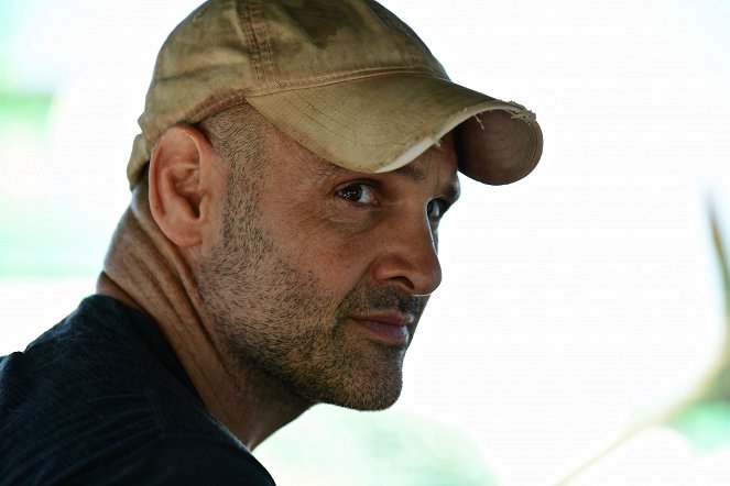 Ed Stafford: Man Woman Child Wild - Van film