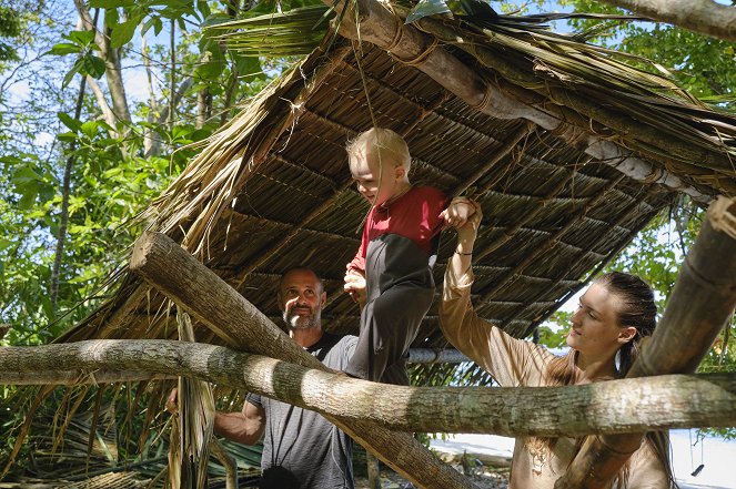 Ed Stafford: Man Woman Child Wild - Van film