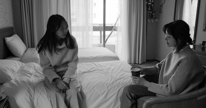 Hotel by the River - Film - Min-hee Kim, Seon-mi Song