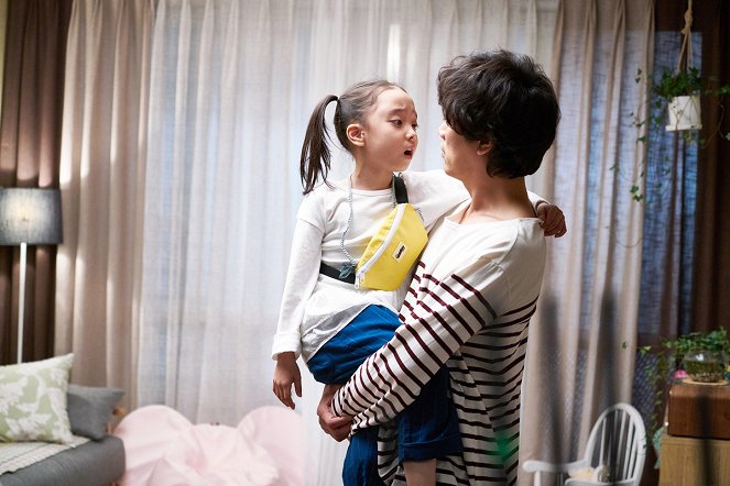 Sun-Kissed Family - Photos - Go-eun Lee