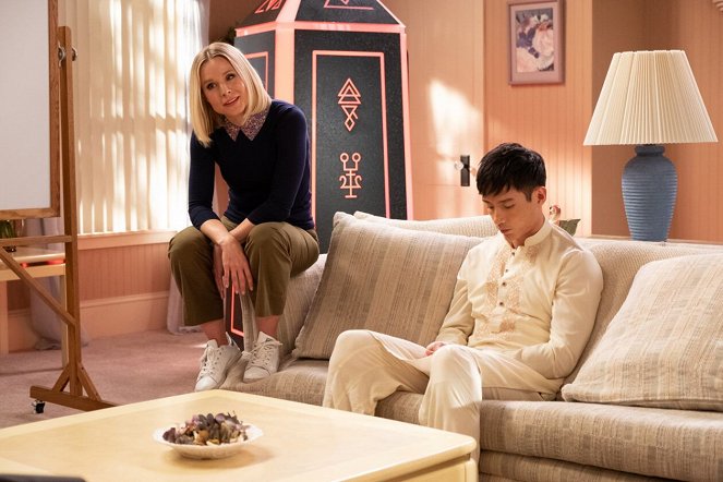 The Good Place - A Girl From Arizona - Part 2 - Photos - Kristen Bell, Manny Jacinto