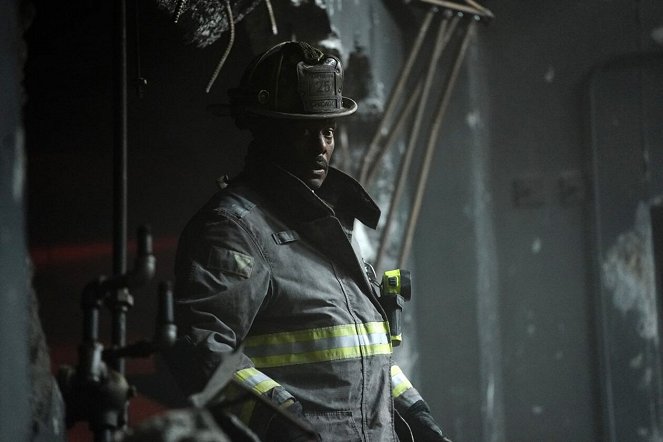 Chicago Fire - Season 8 - Posvátná půda - Z filmu - Eamonn Walker