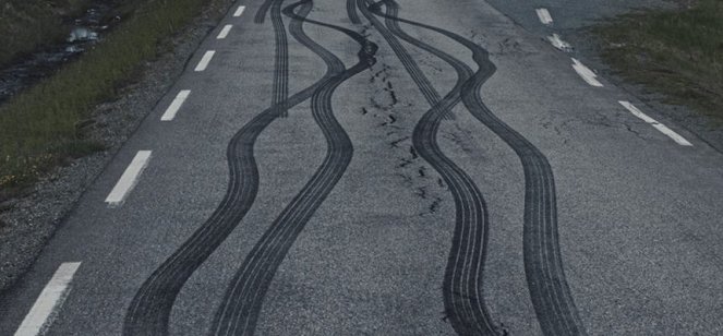 Untitled (burned rubber on asphalt, 2018) - Filmfotos