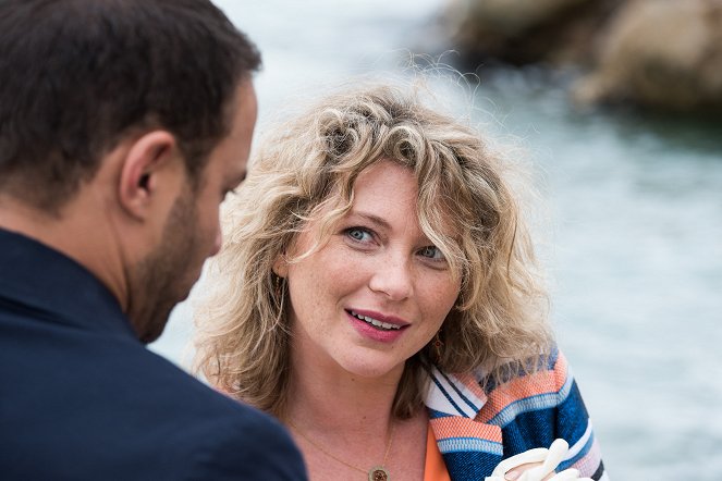 Candice Renoir - A beau mentir qui vient de loin - Van film - Cécile Bois