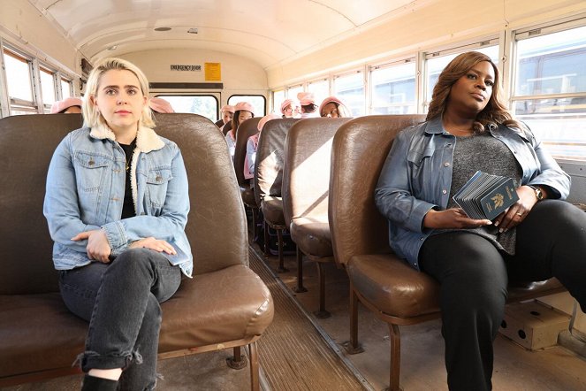 Good Girls - This Land is Your Land - Photos - Mae Whitman, Retta