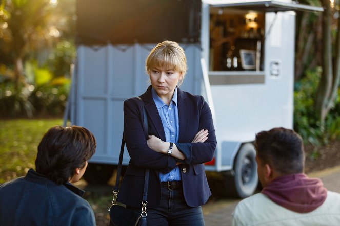 The Brokenwood Mysteries - Season 5 - The Dark Angel - Photos - Fern Sutherland