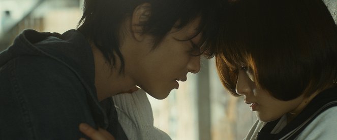 Kanodžo wa uso o aišisugiteru - Van film - Takeru Satō, Sakurako Ôhara