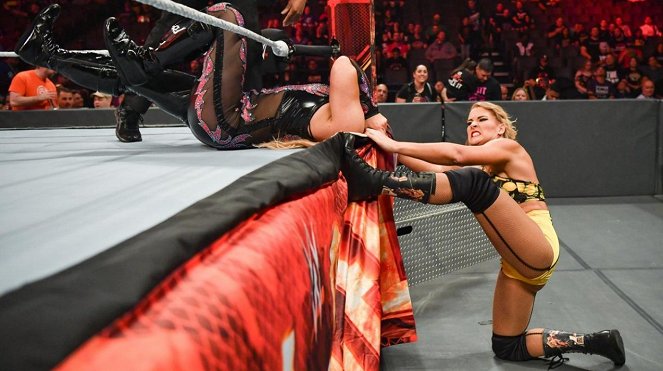 WWE Hell in a Cell - Z filmu - Macey Estrella