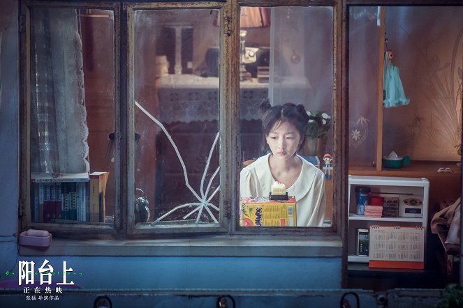 On the Balcony - Fotosky - Dongyu Zhou