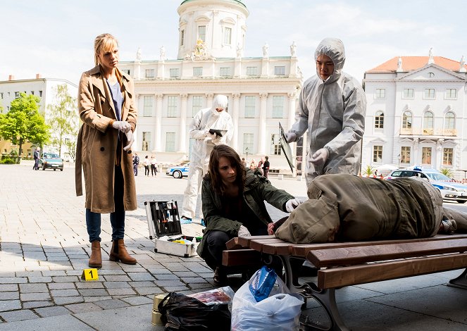 SOKO Potsdam - Fluch der guten Tat - Photos - Katrin Jaehne, Caroline Erikson, Yung Ngo