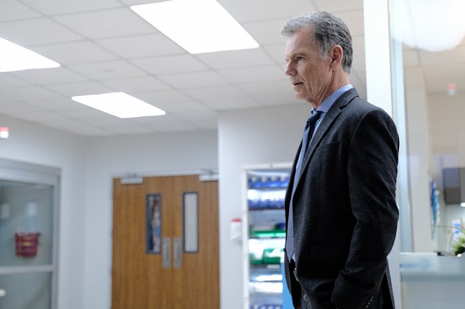 The Resident - Season 3 - Belief System - Photos - Bruce Greenwood