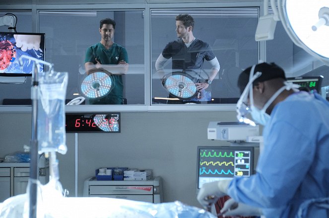 Atlanta Medical - Season 3 - Absturz - Filmfotos - Manish Dayal, Matt Czuchry