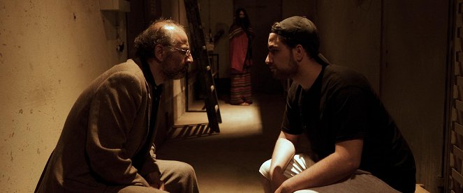 Heimsuchung - Do filme - Husam Chadat, Walid Al-Atiyat